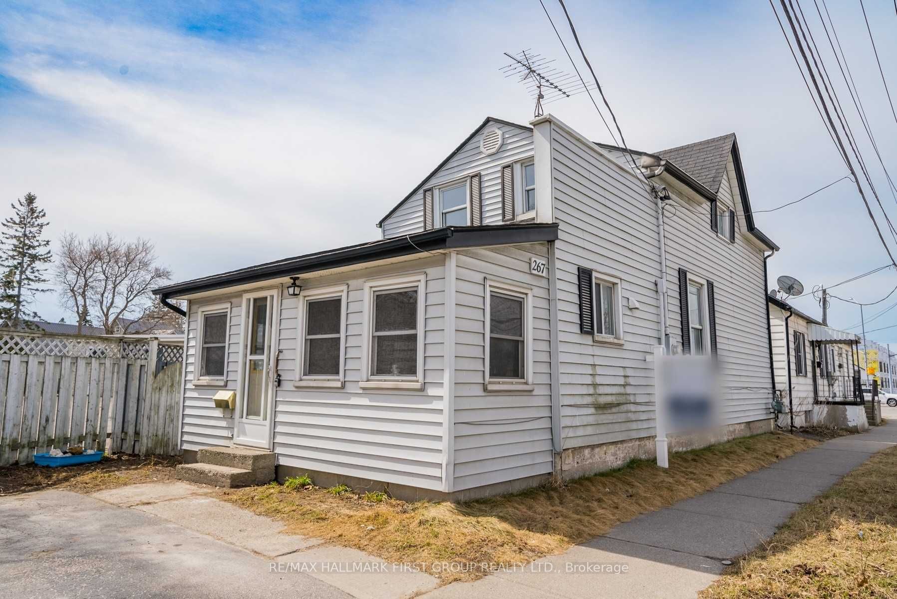 267 University Ave W