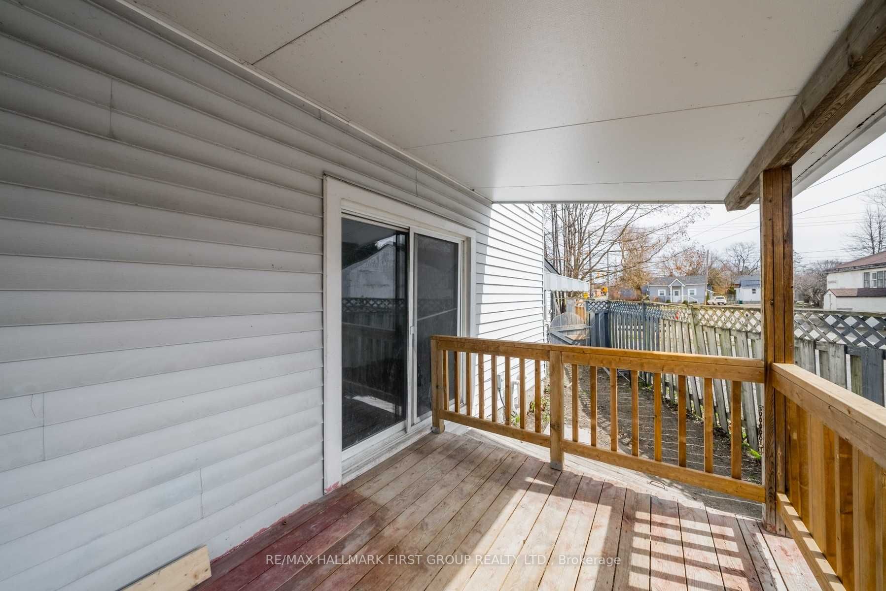 267 University Ave W