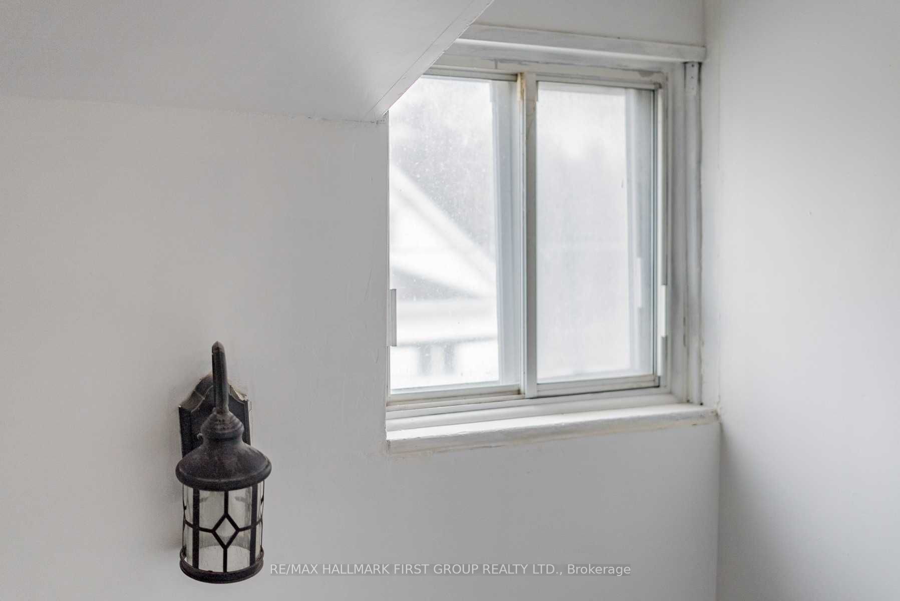 267 University Ave W