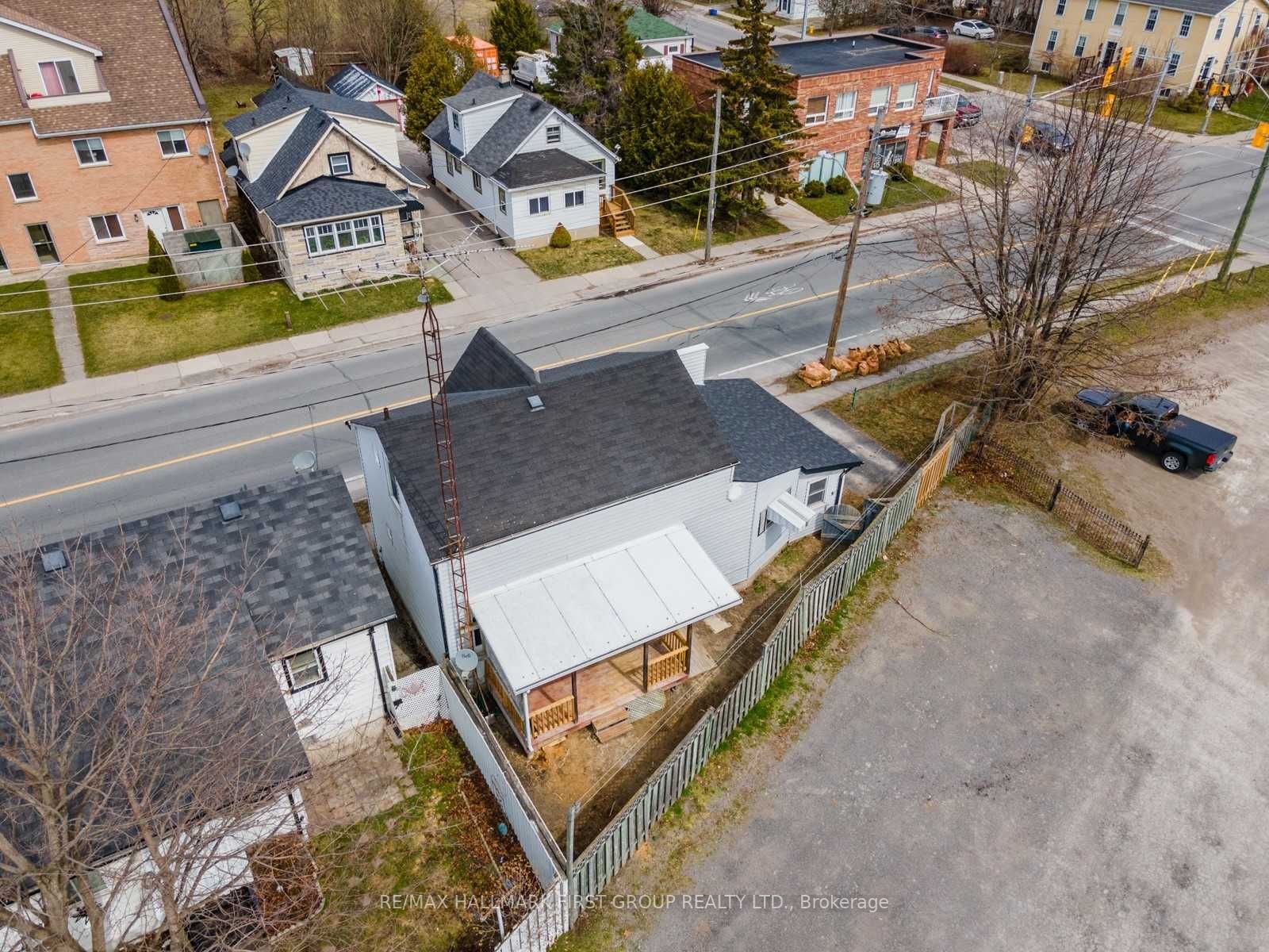 267 University Ave W