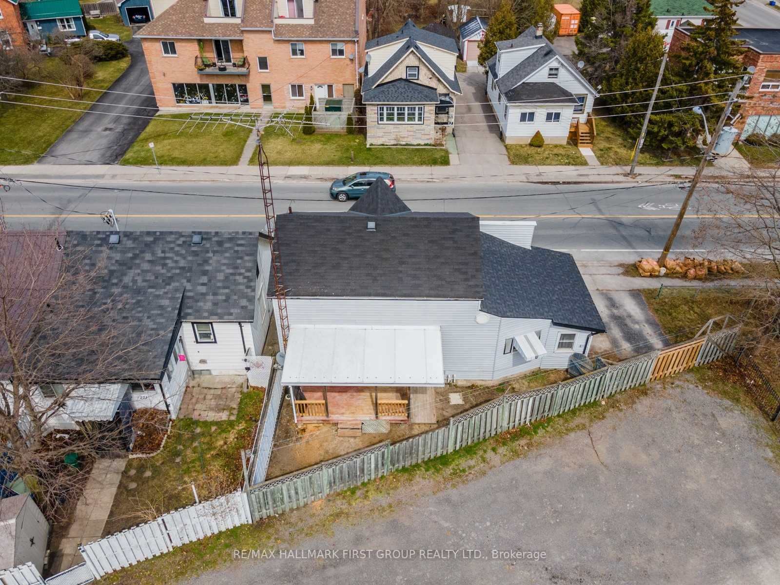 267 University Ave W