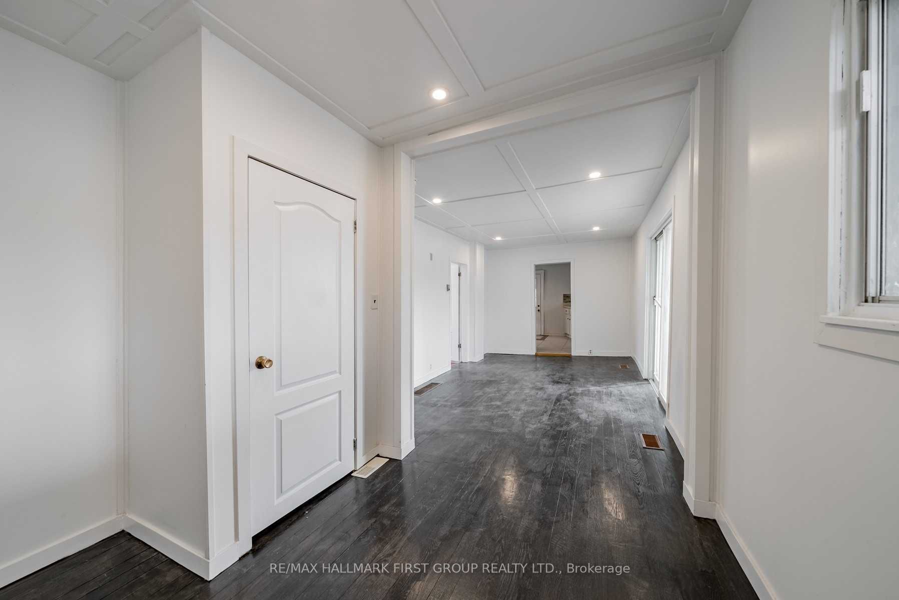 267 University Ave W