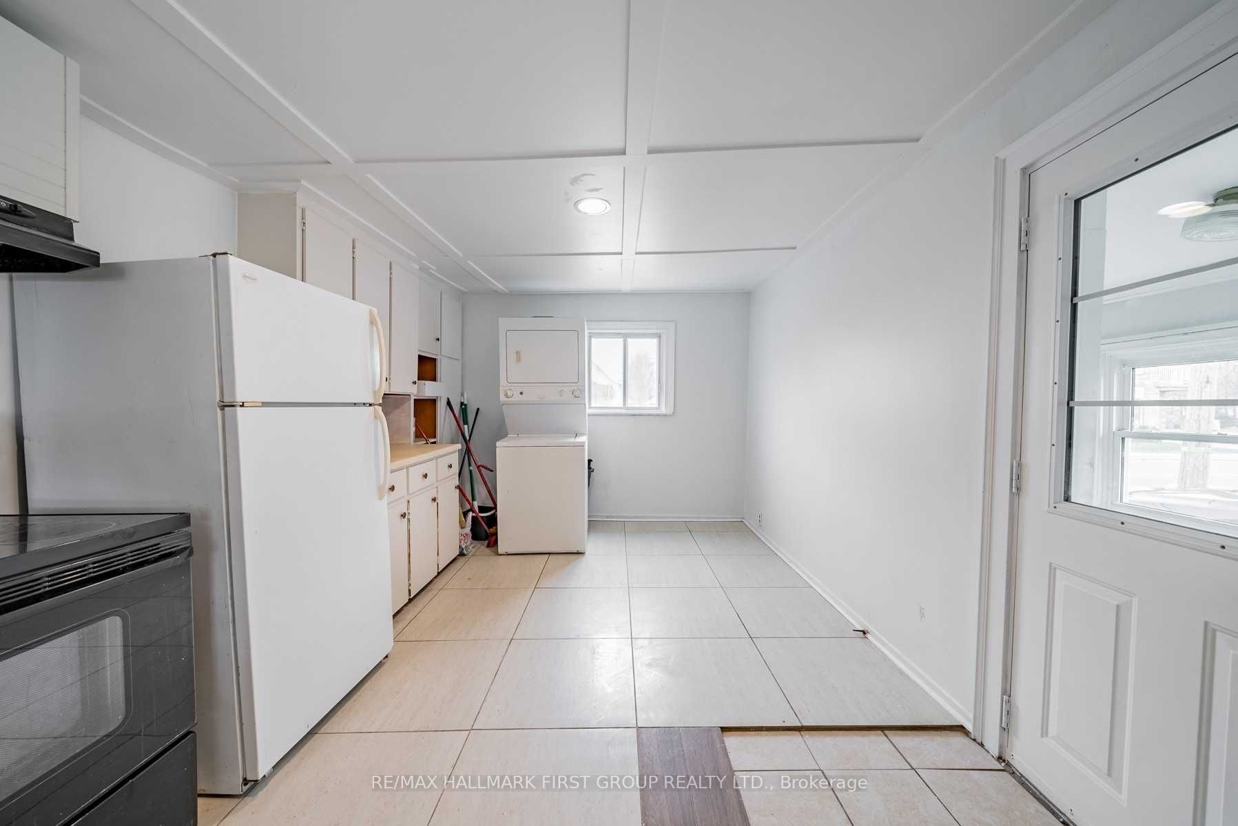 267 University Ave W