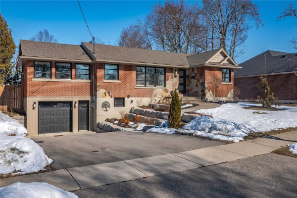 22 Queensway Dr, Brantford