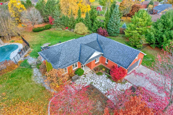 40 Meadowland Dr, Hamilton Township