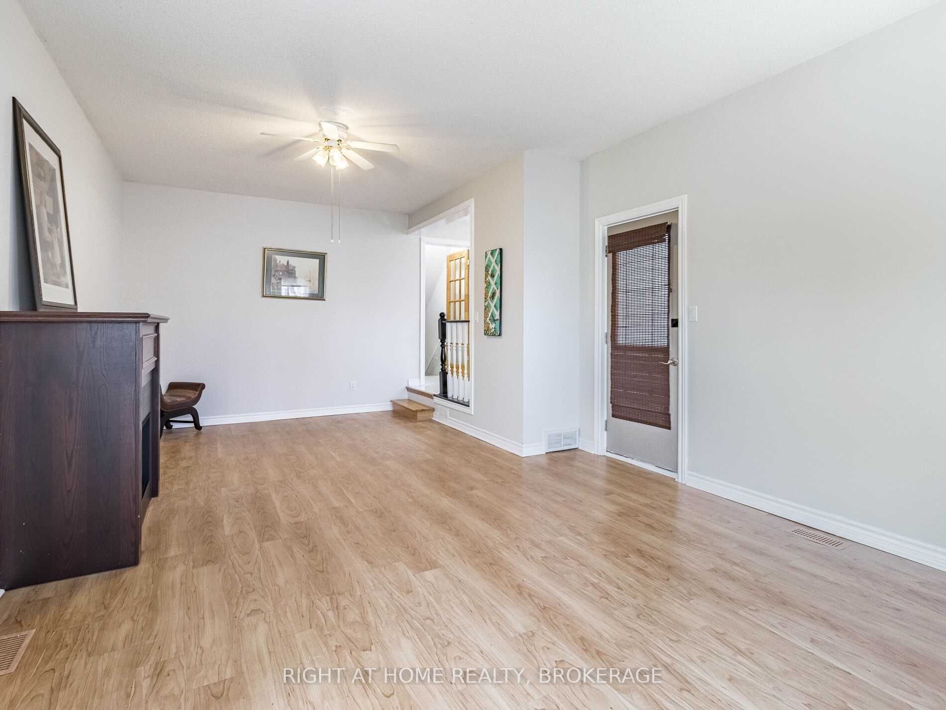 24 The Meadows St