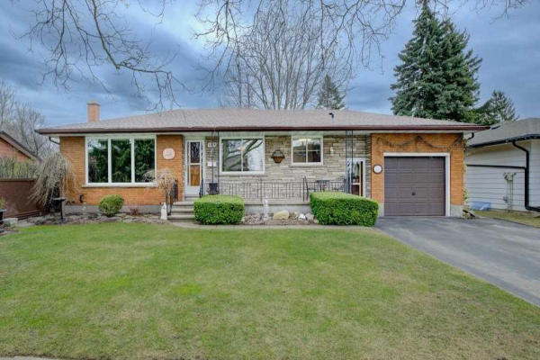 4378 Meadowvale Dr, Niagara Falls