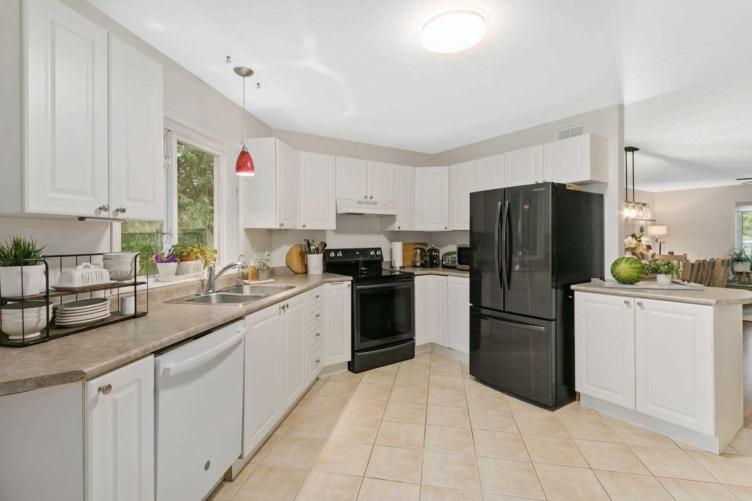 60 River Dr