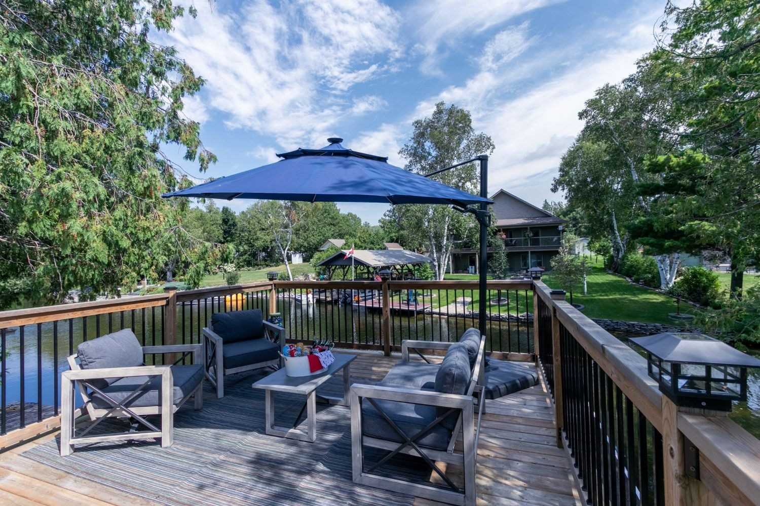 60 River Dr