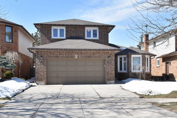 27 Gatestone Dr, Hamilton