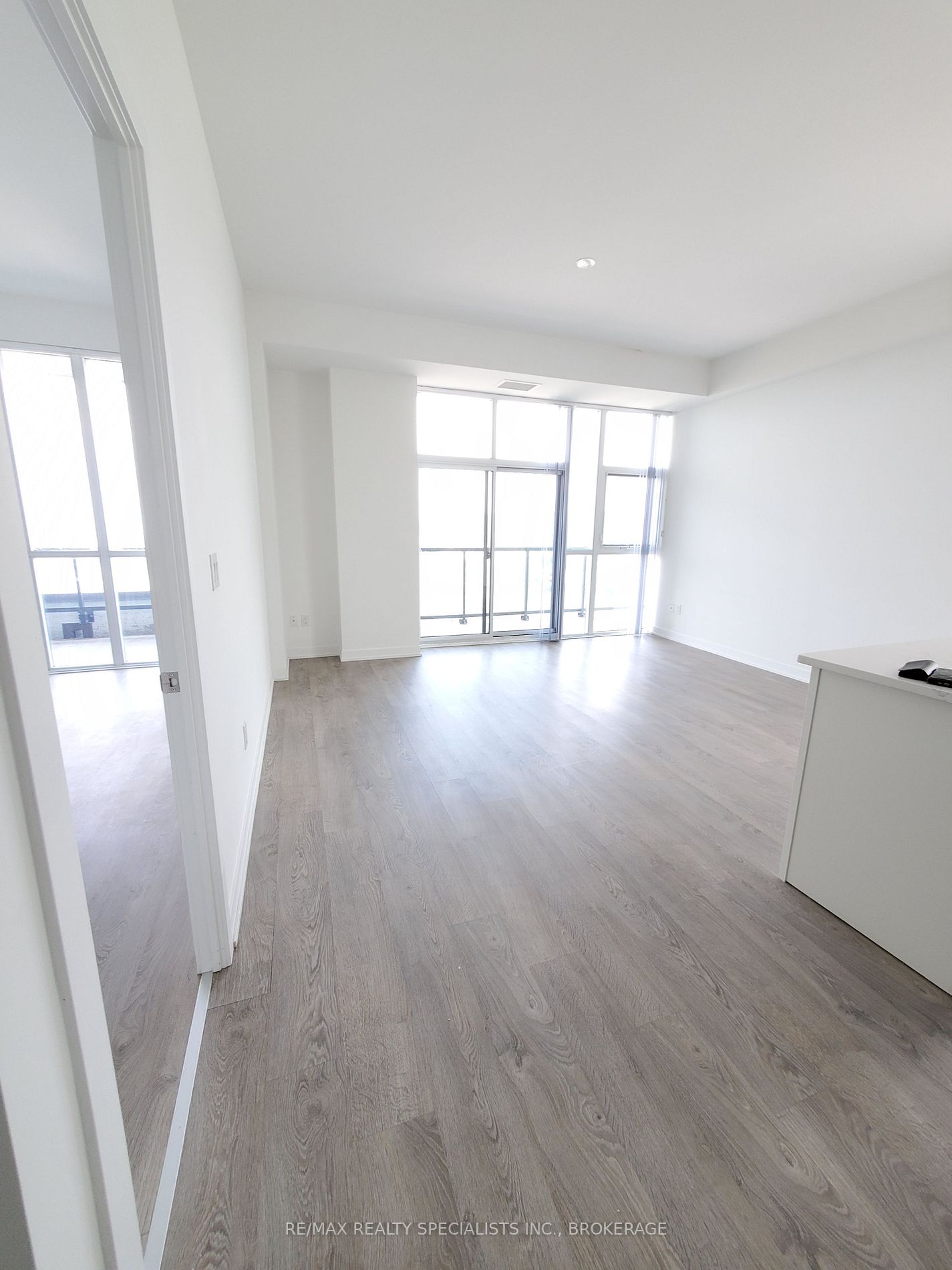 550 North Service Rd, #1407