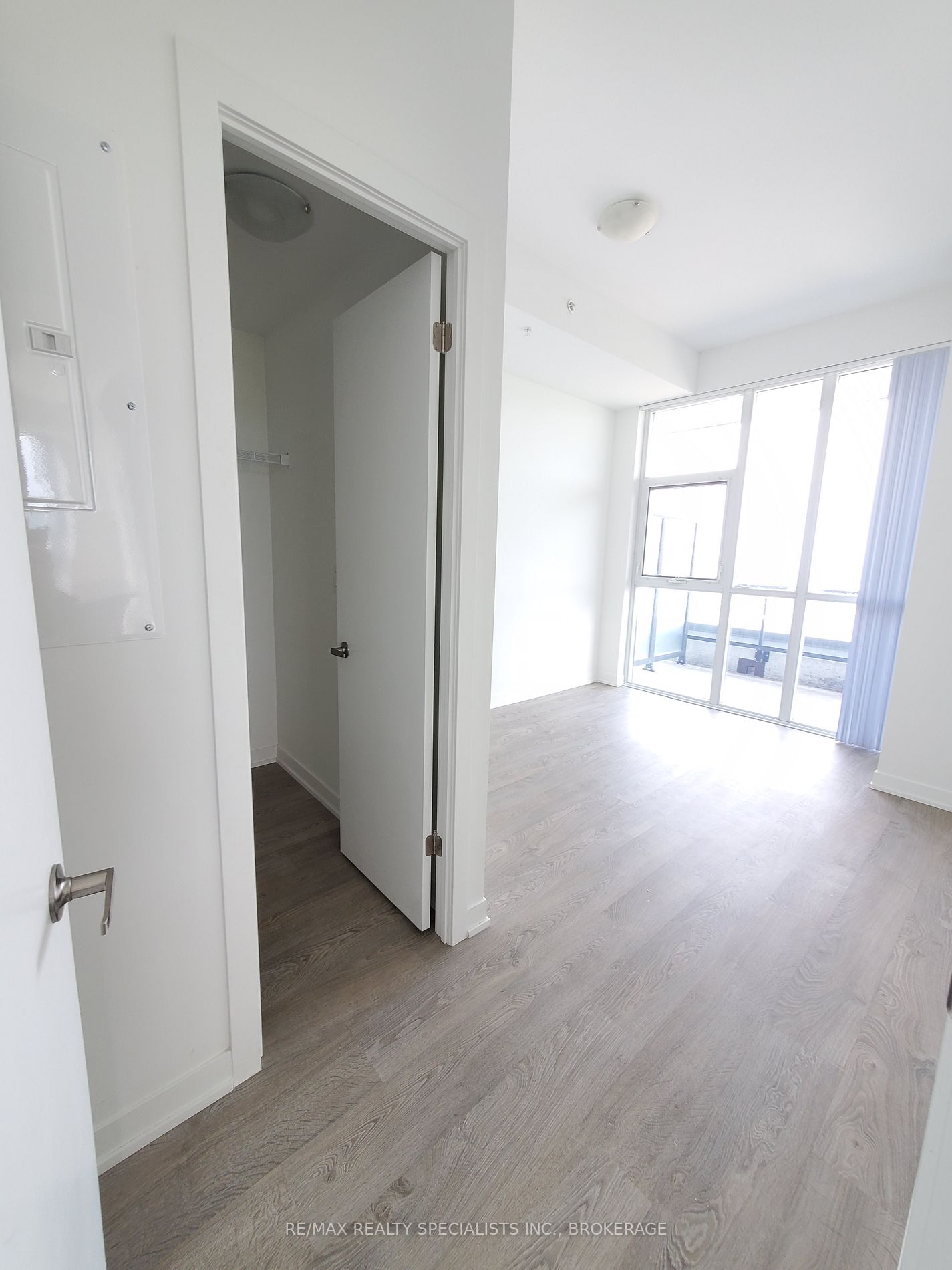 550 North Service Rd, #1407