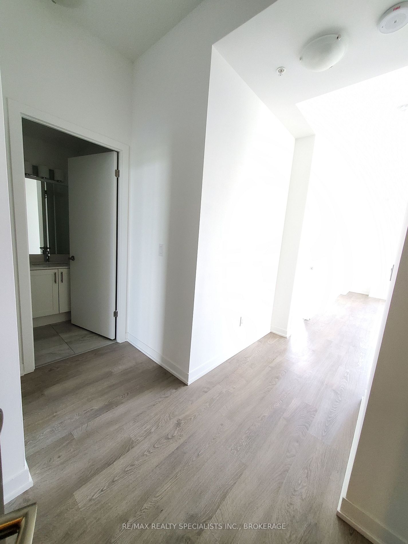 550 North Service Rd, #1407