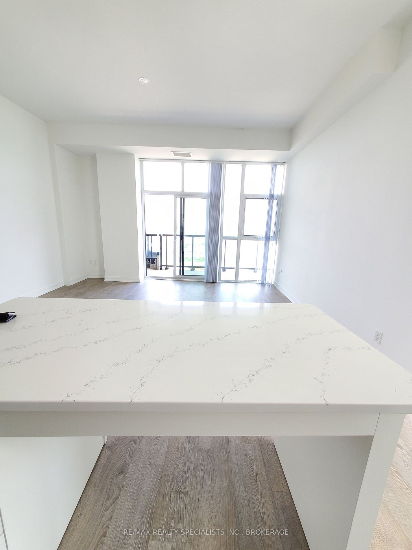 550 North Service Rd, #1407