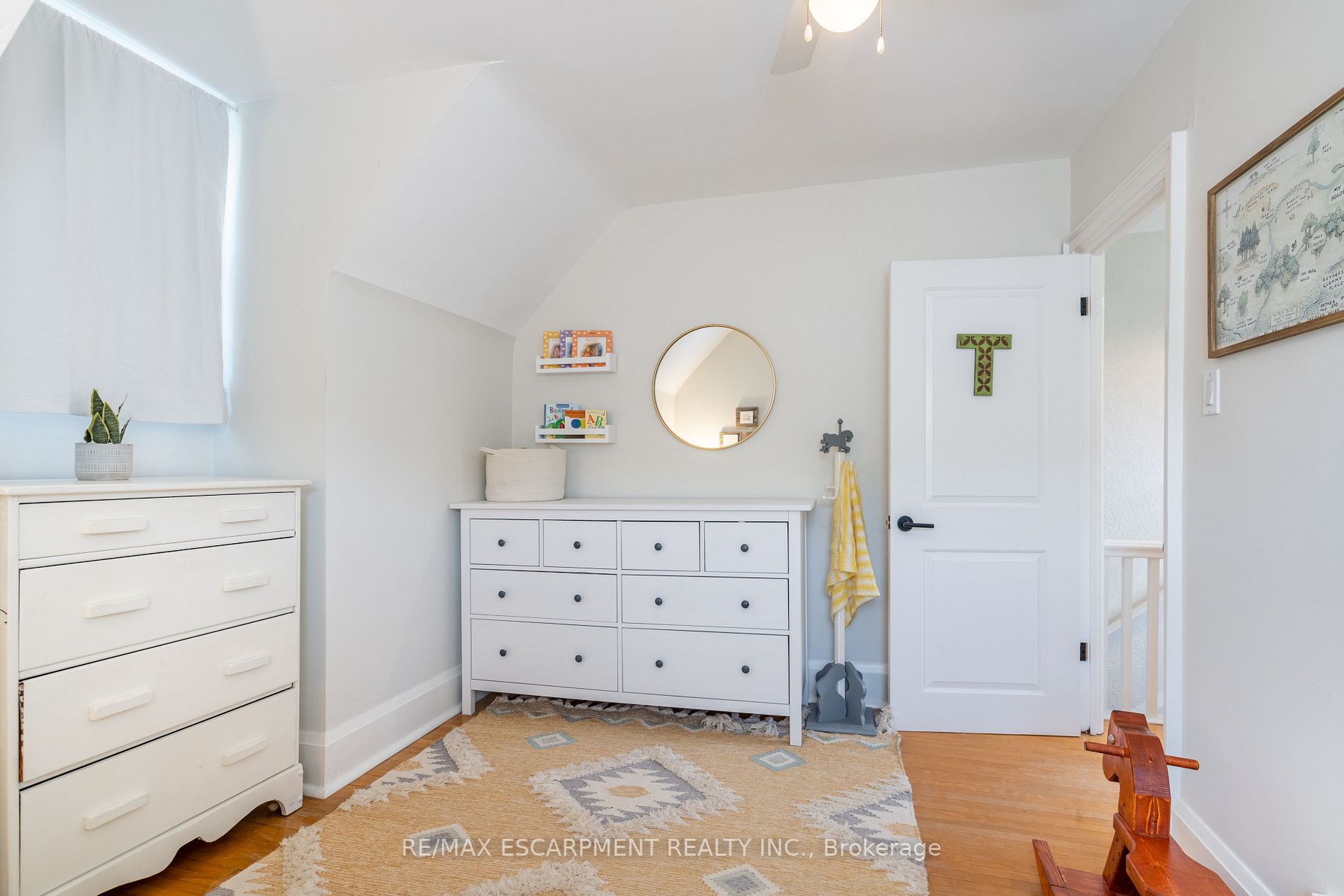54 Montrose Ave