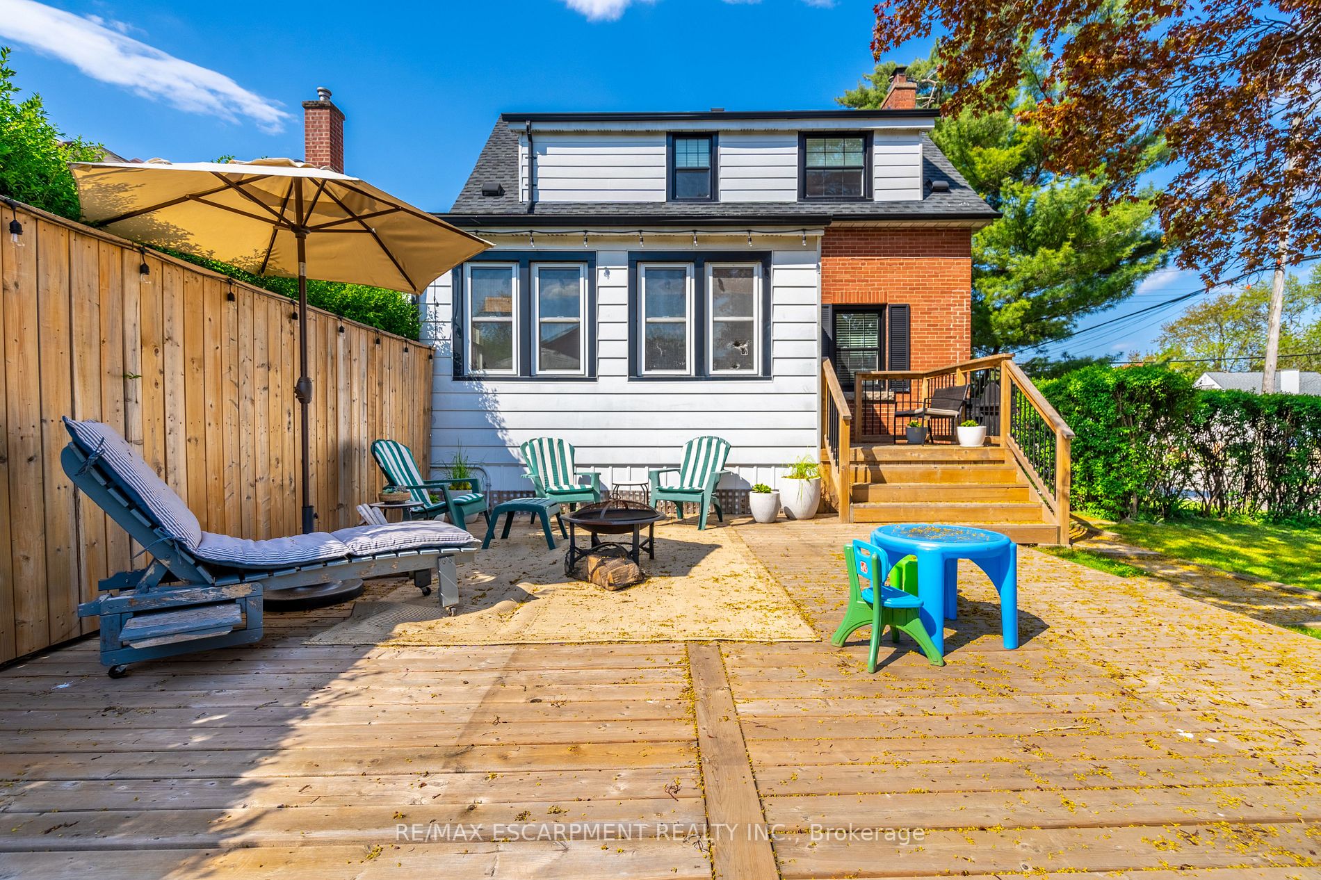 54 Montrose Ave