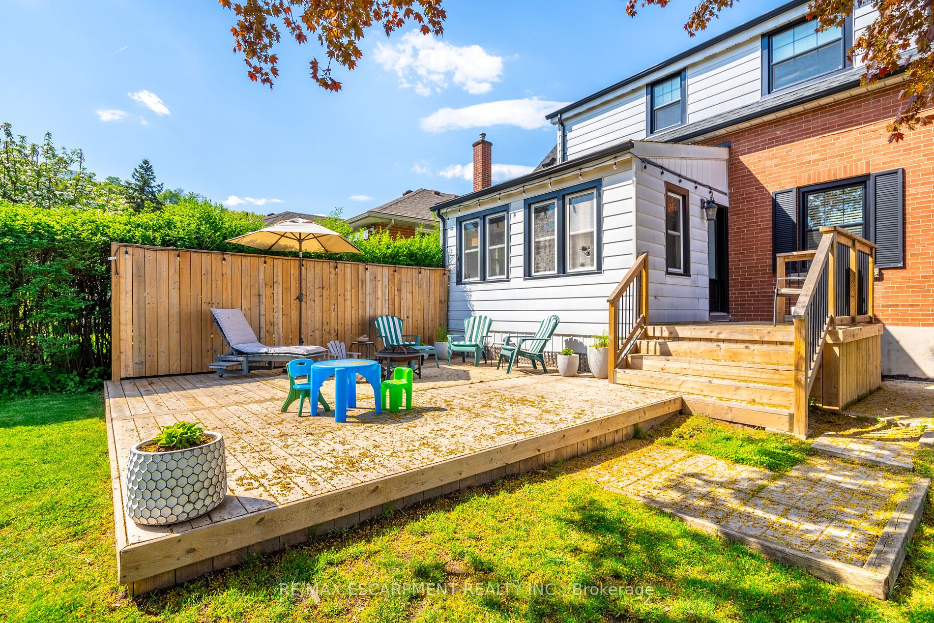 54 Montrose Ave