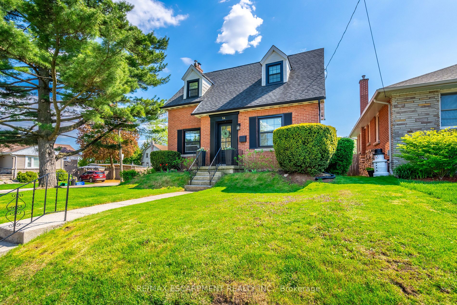 54 Montrose Ave