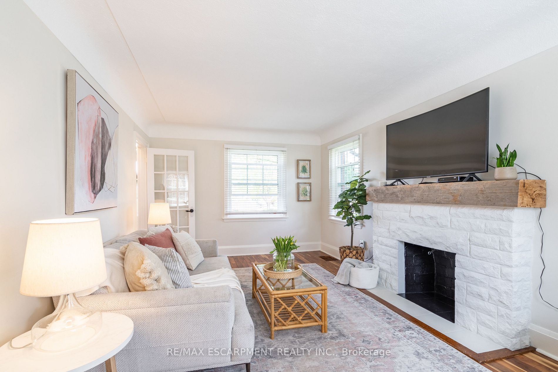 54 Montrose Ave