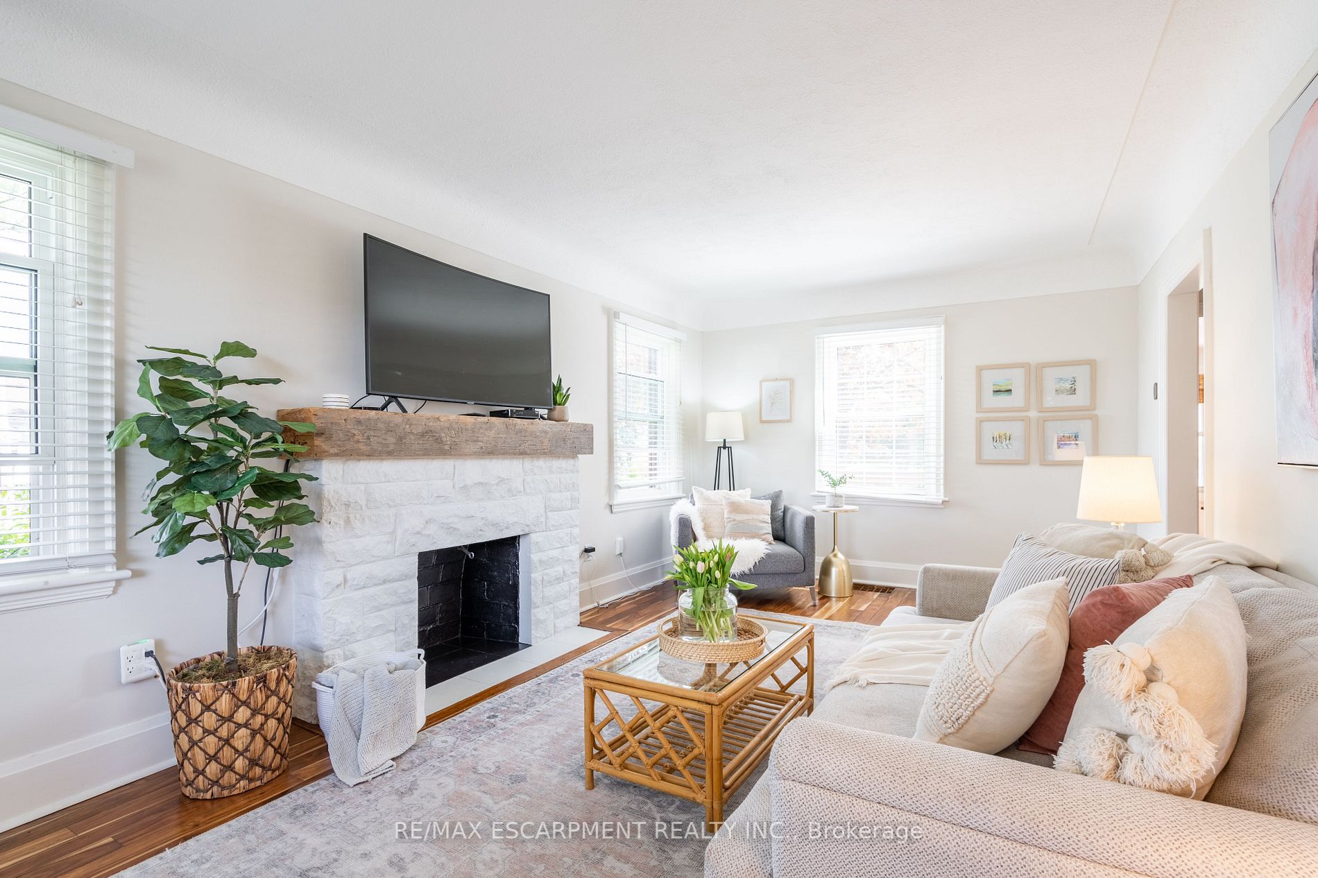54 Montrose Ave