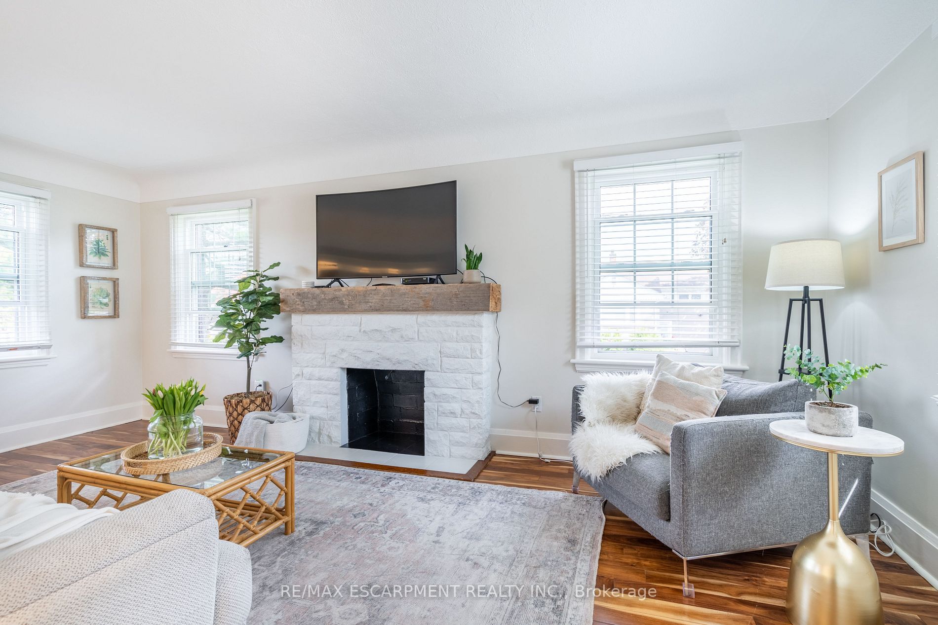 54 Montrose Ave