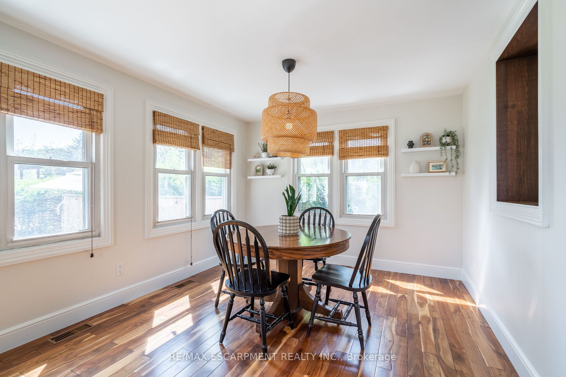 54 Montrose Ave