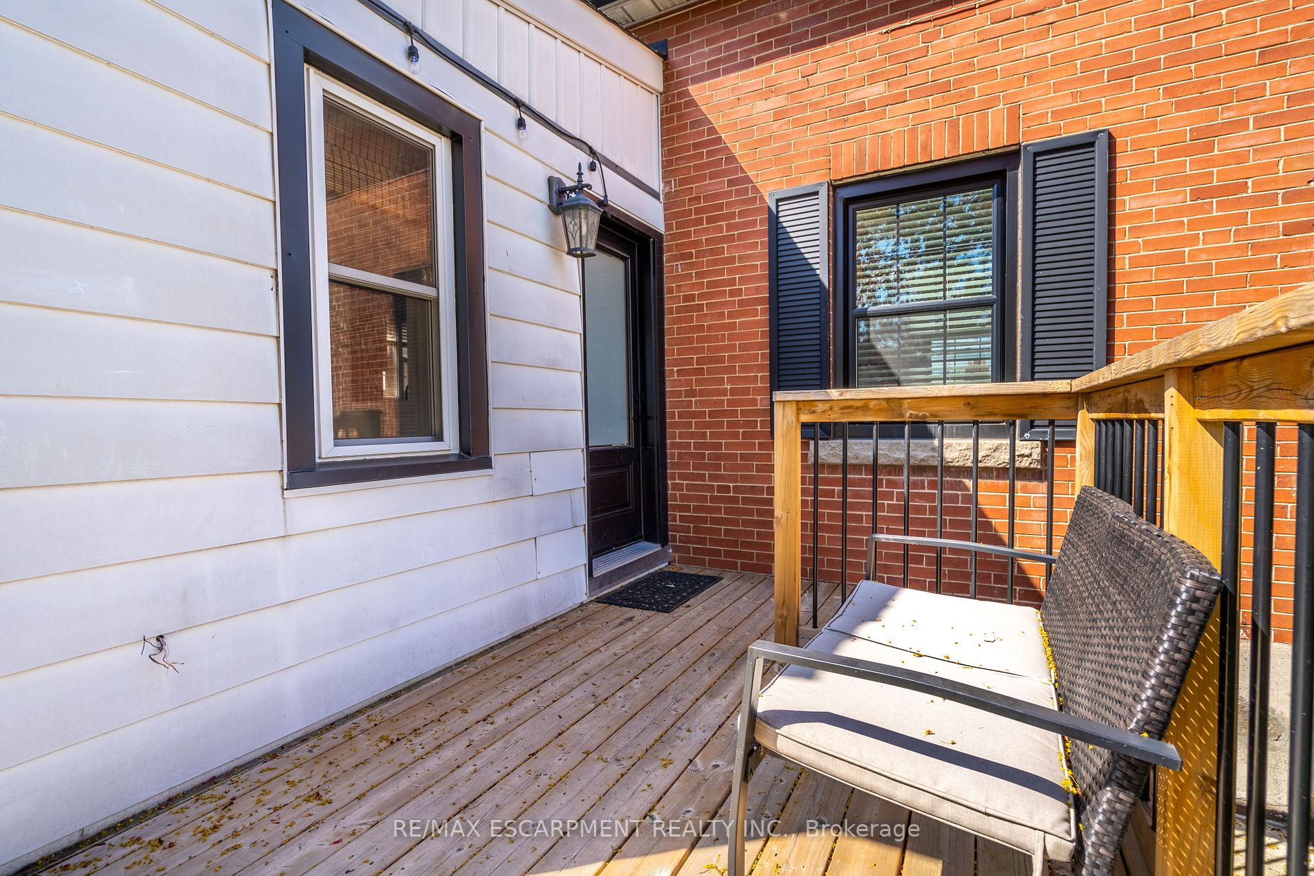 54 Montrose Ave