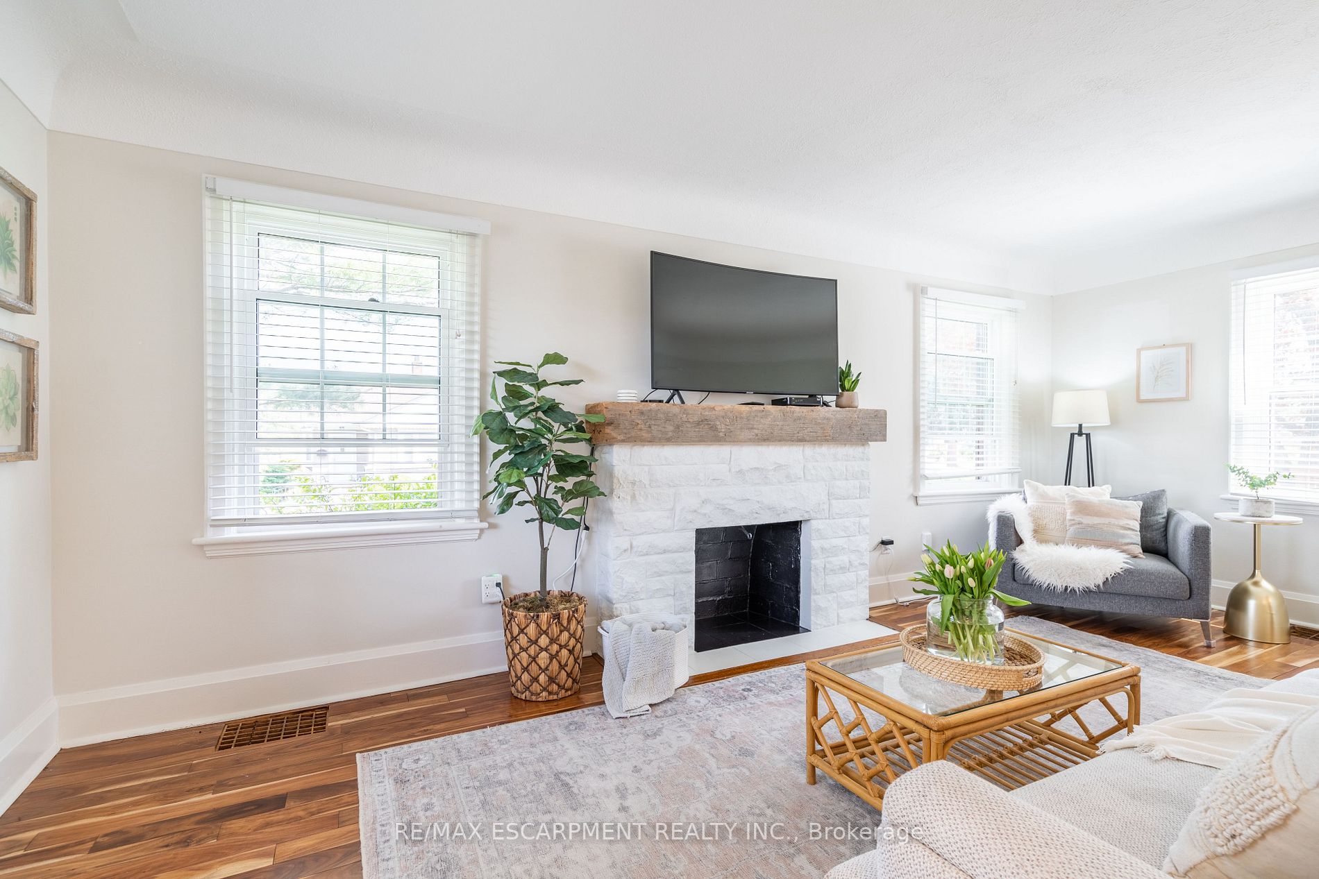 54 Montrose Ave