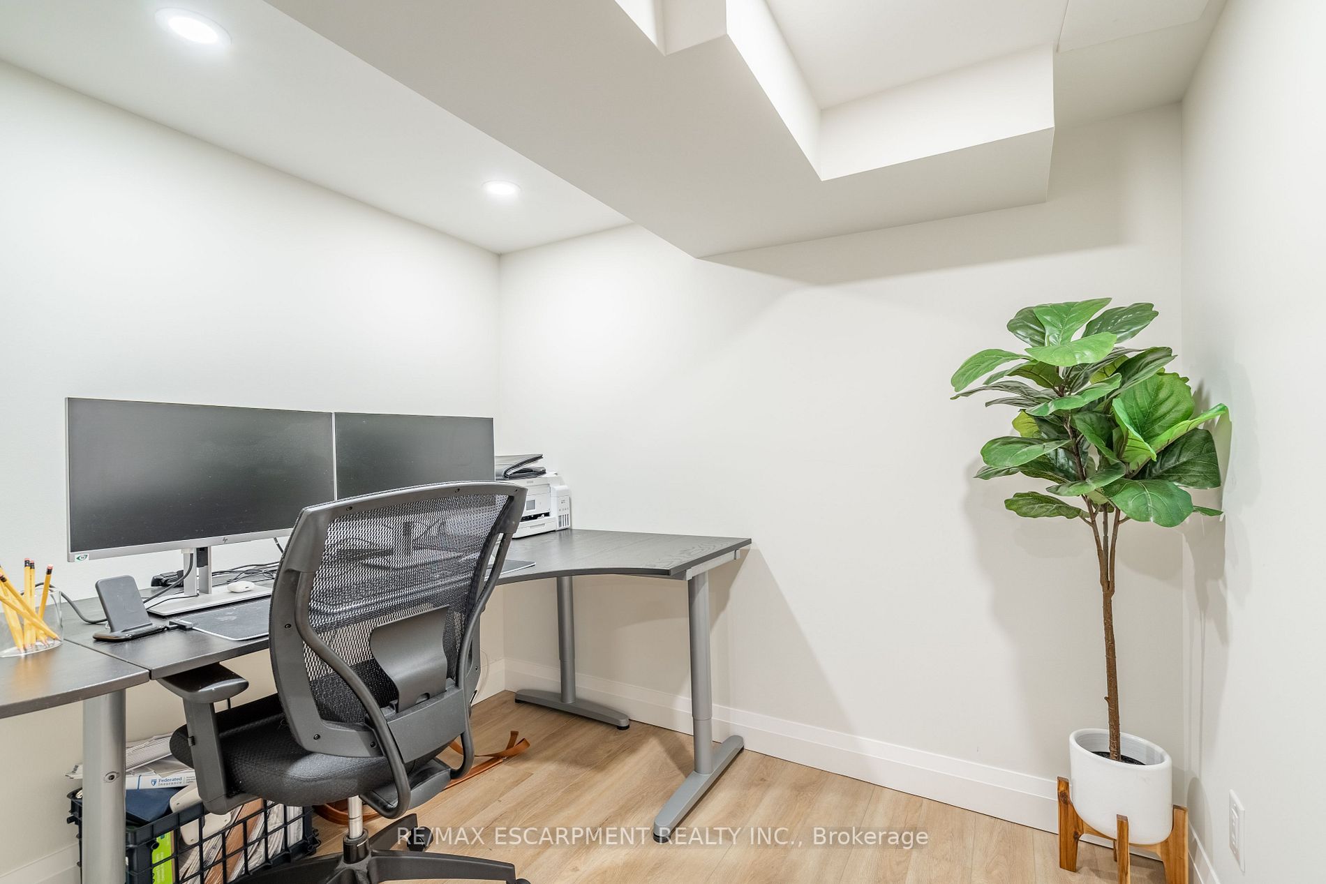 54 Montrose Ave