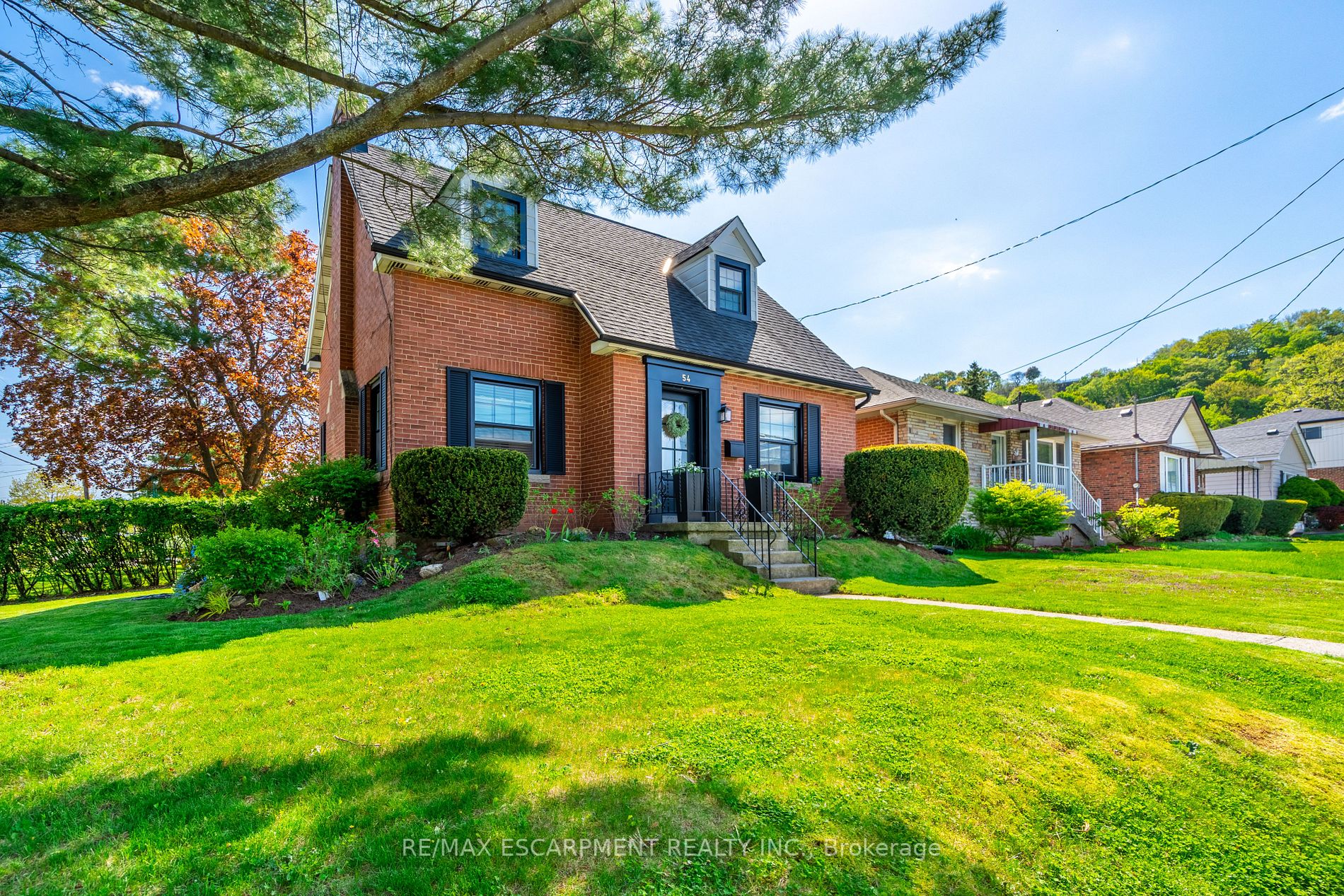54 Montrose Ave