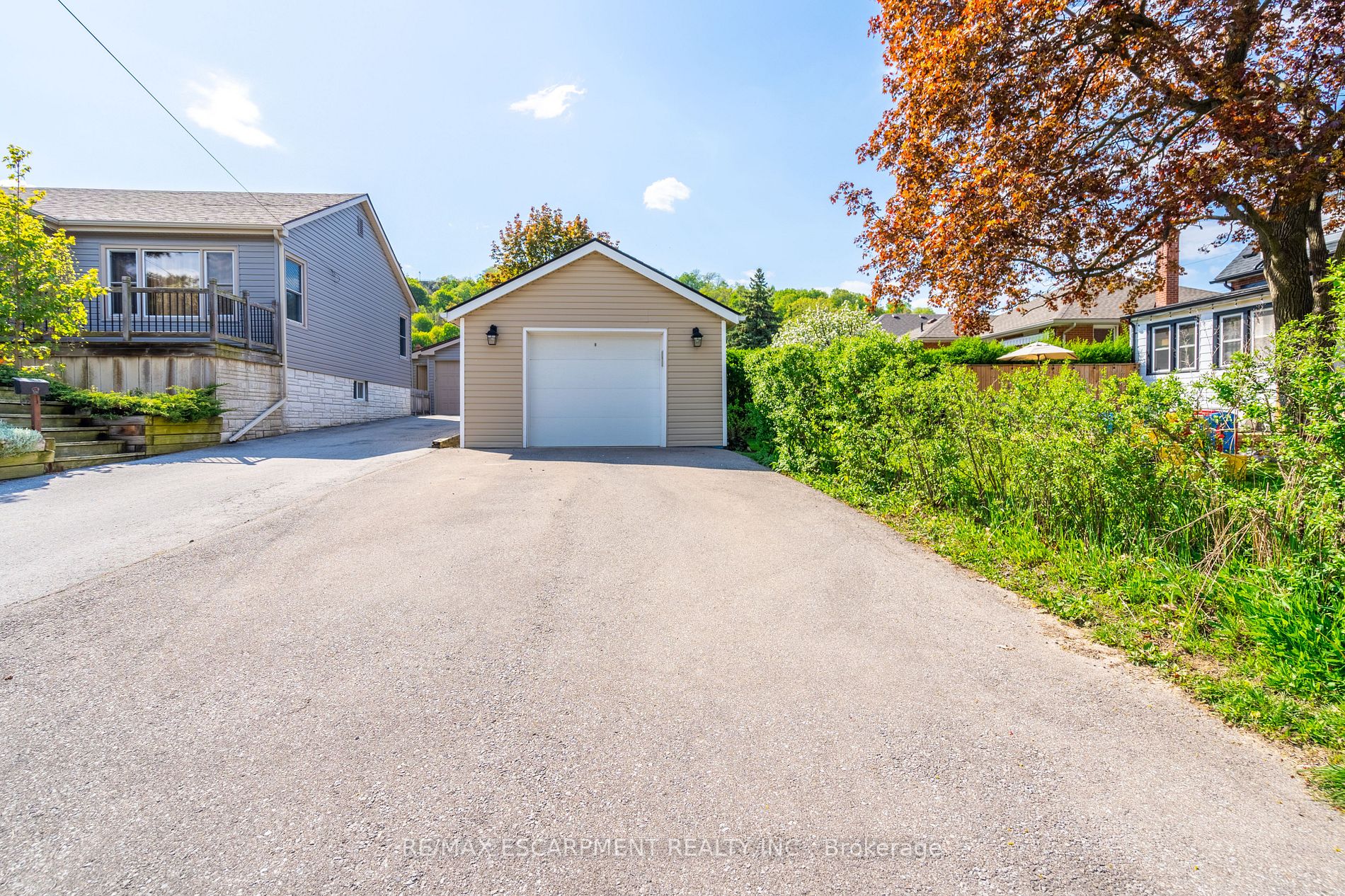 54 Montrose Ave