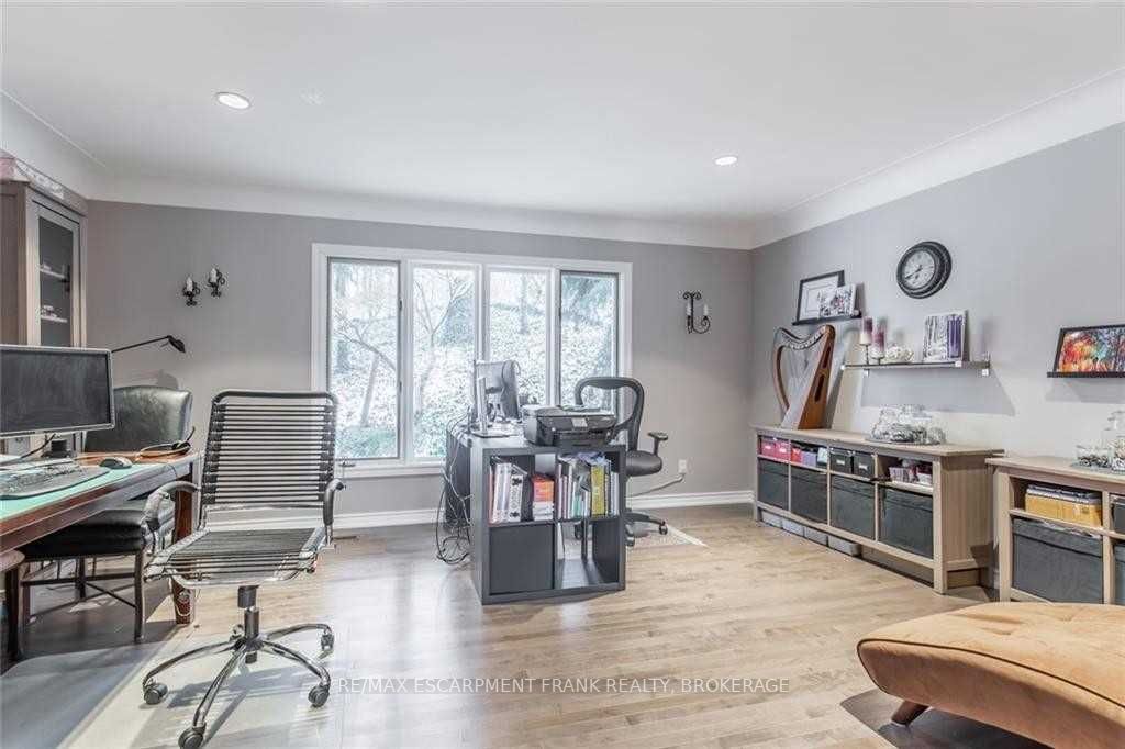 18 Stonegate Dr