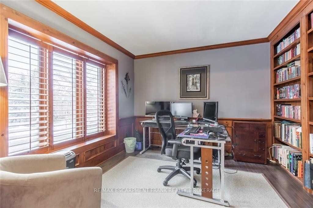 18 Stonegate Dr