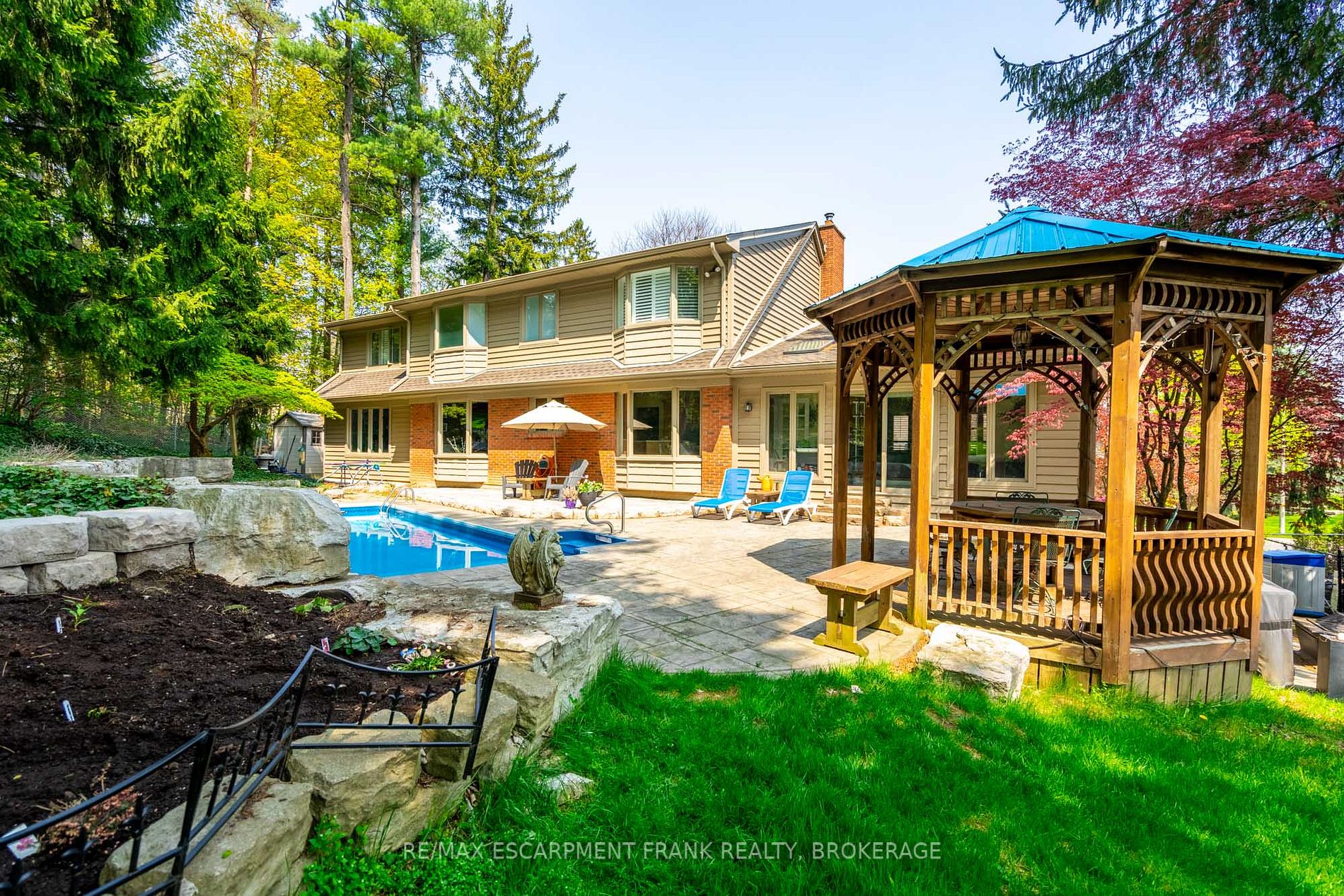 18 Stonegate Dr