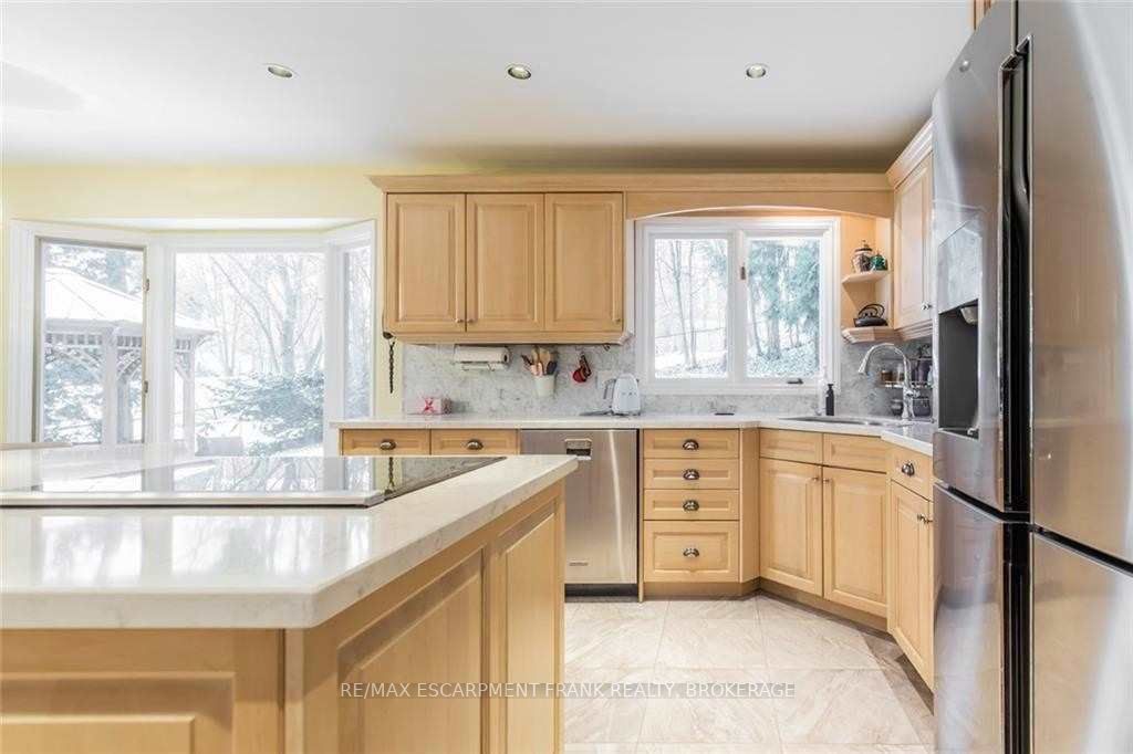 18 Stonegate Dr