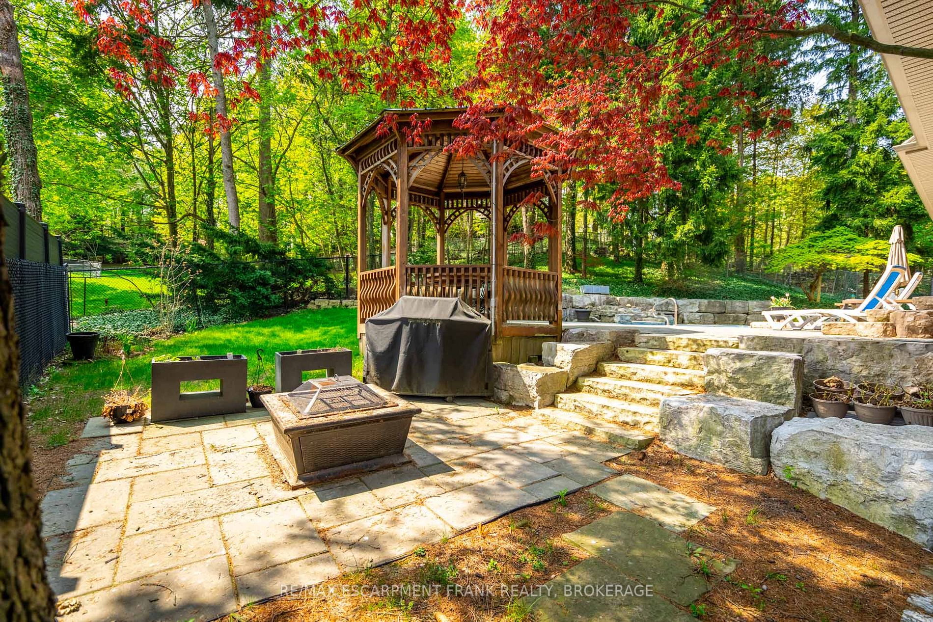 18 Stonegate Dr