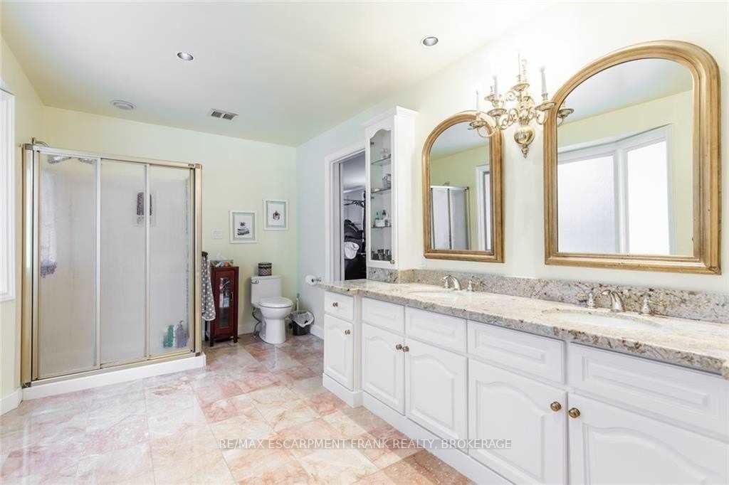 18 Stonegate Dr