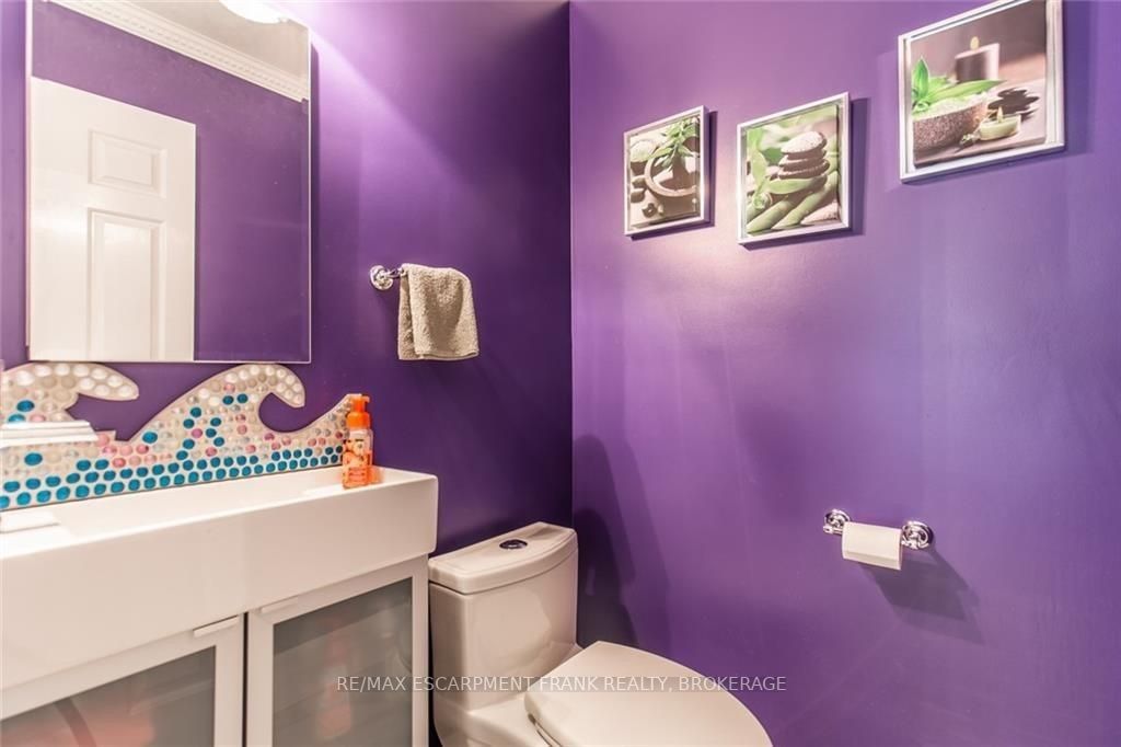18 Stonegate Dr