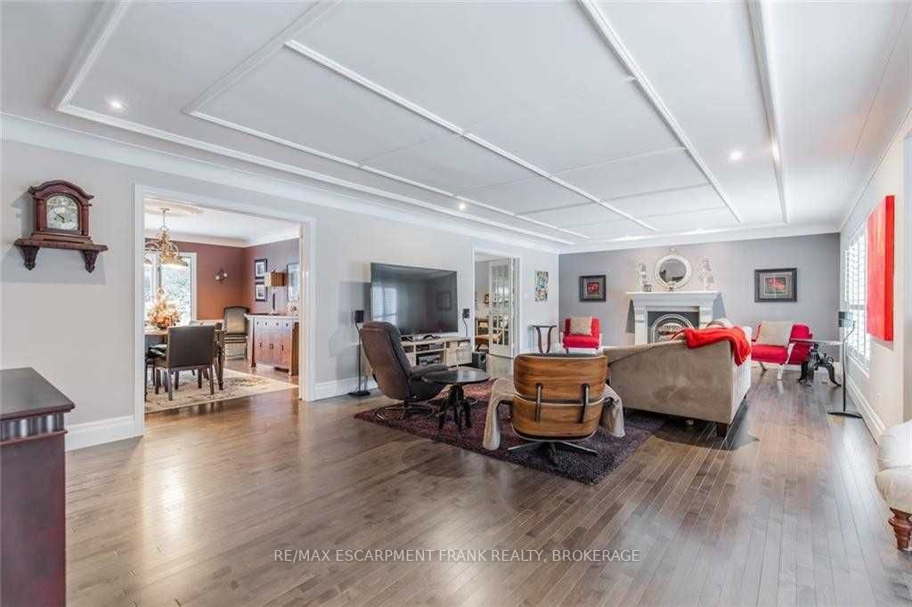 18 Stonegate Dr