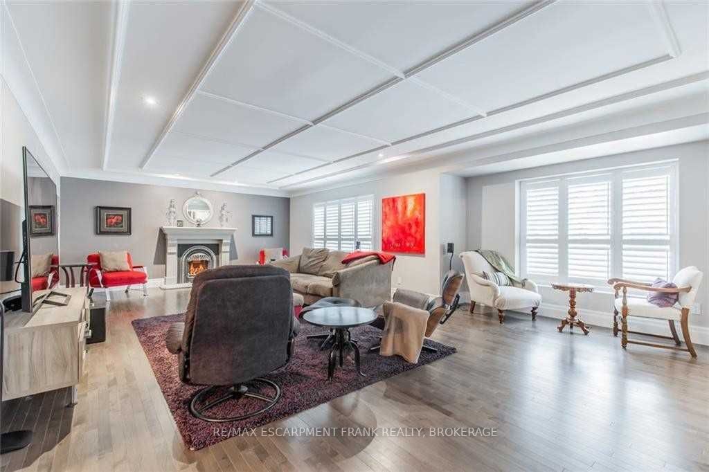 18 Stonegate Dr