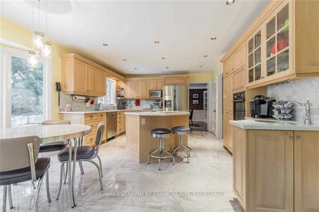 18 Stonegate Dr