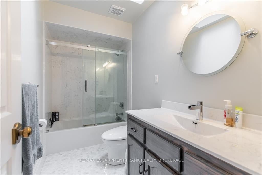 18 Stonegate Dr