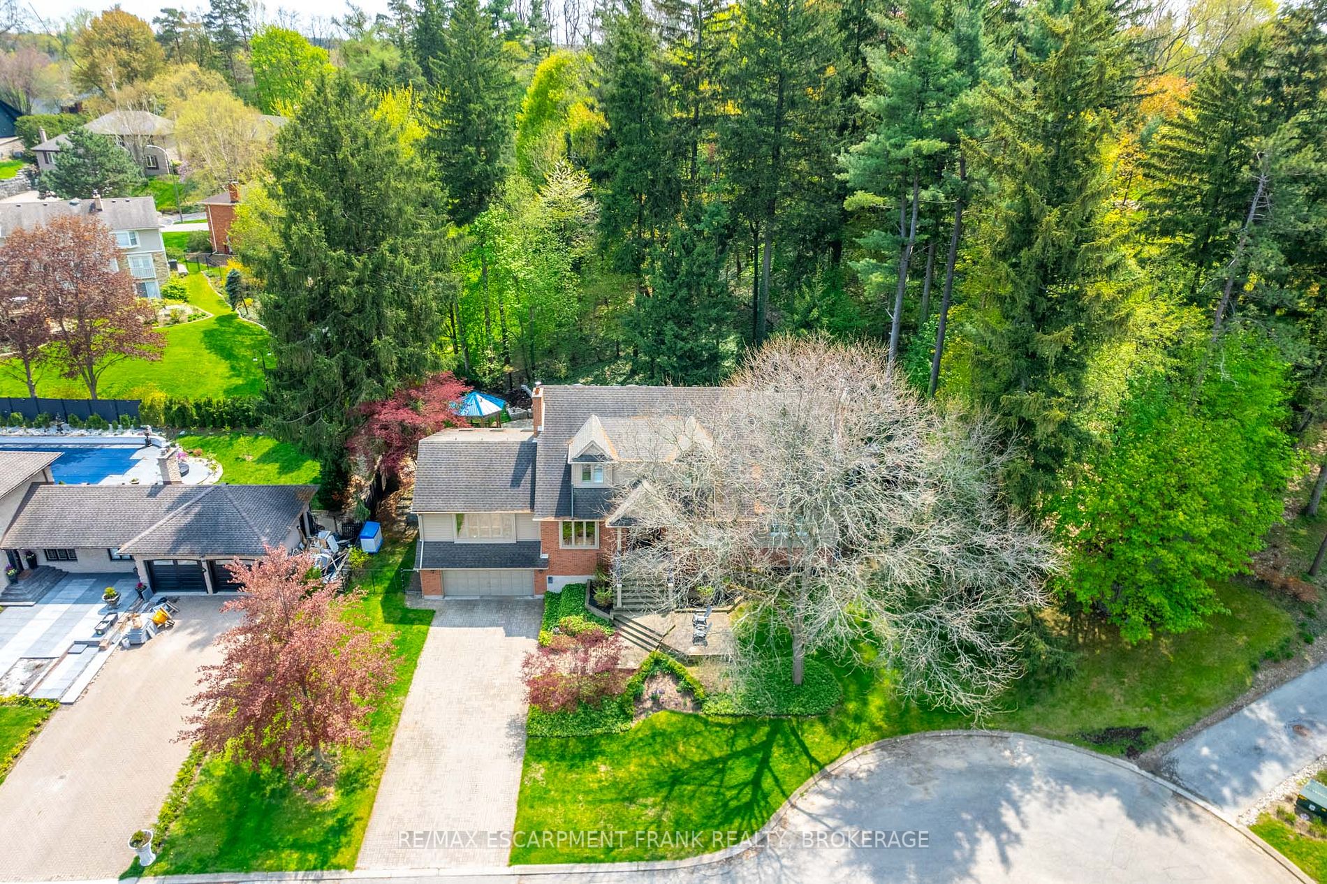 18 Stonegate Dr