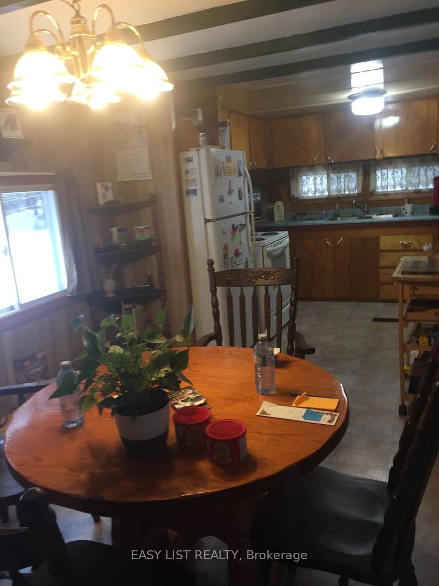 1084 South Algonquin Road