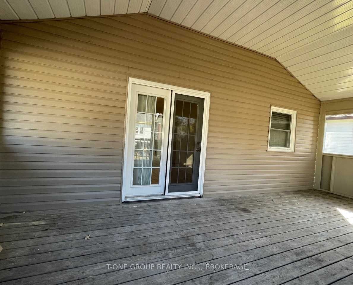 80 Helen St