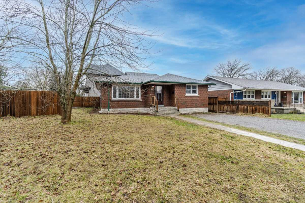 30 West Hampton Rd, St. Catharines