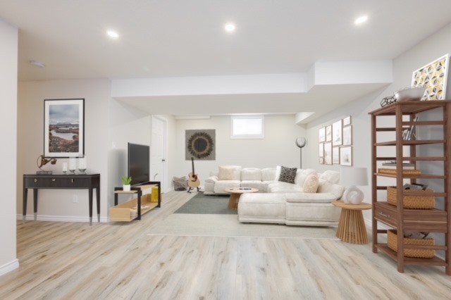 903 Frontenac Cres