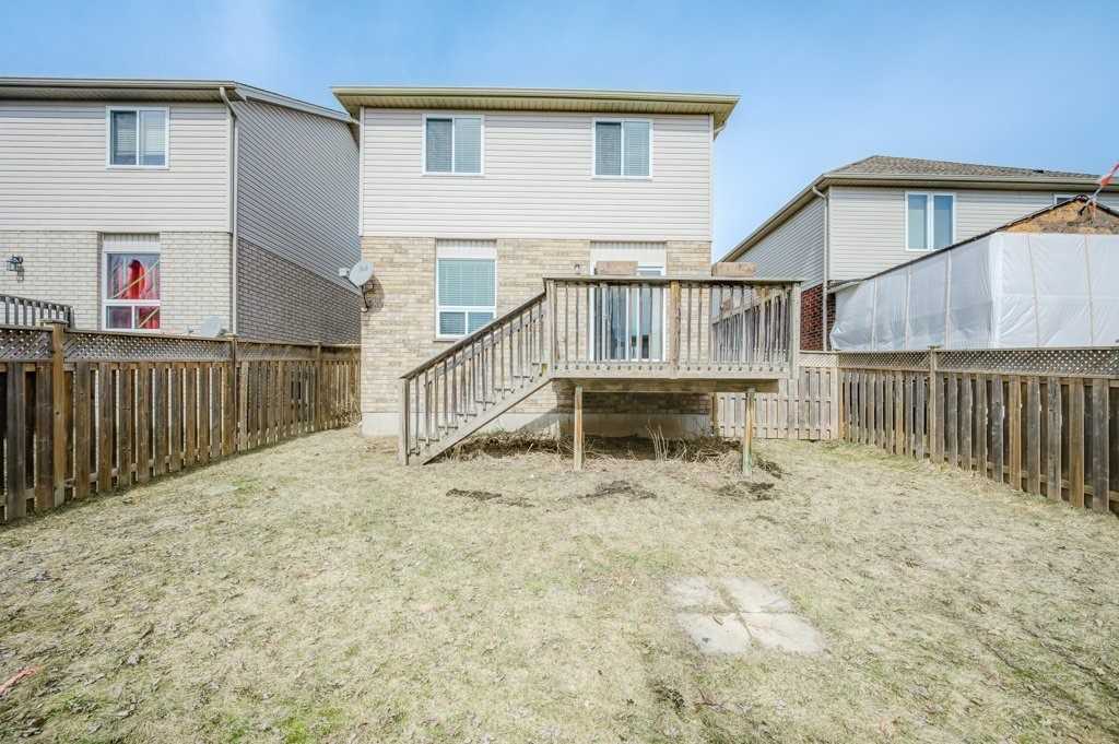 903 Frontenac Cres