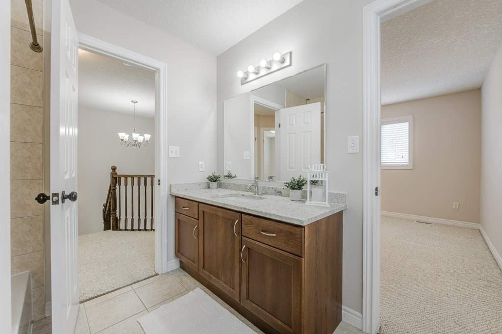 903 Frontenac Cres
