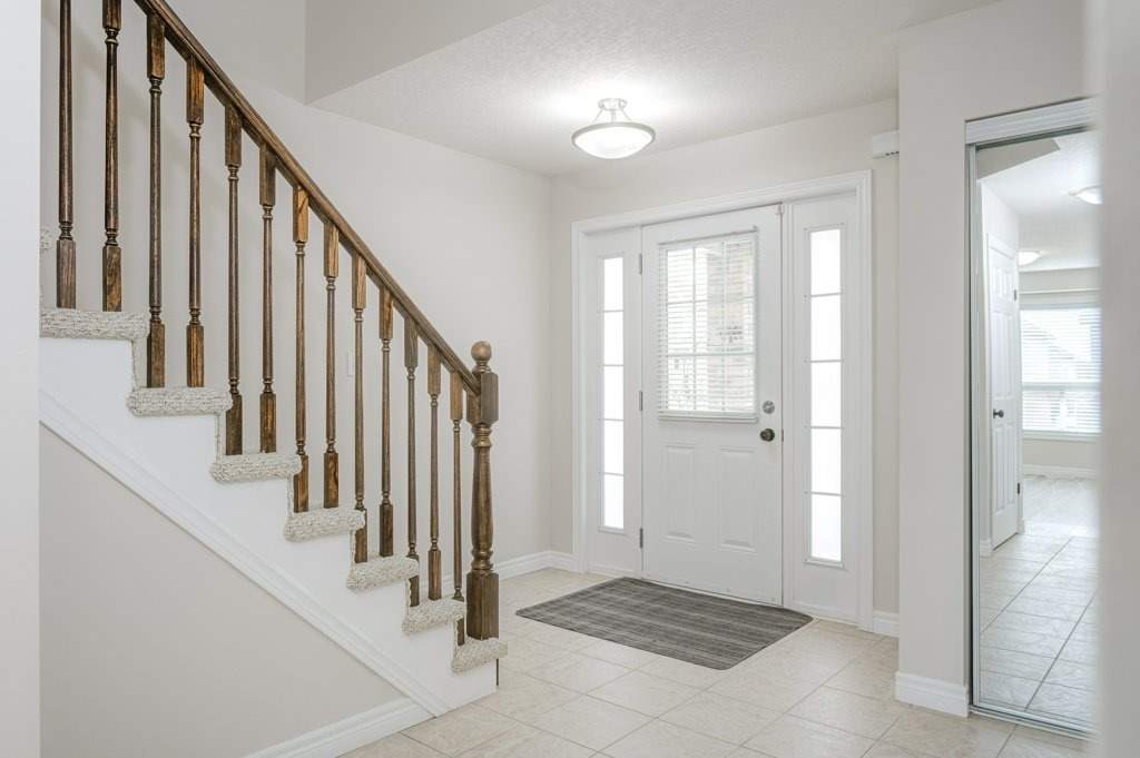 903 Frontenac Cres